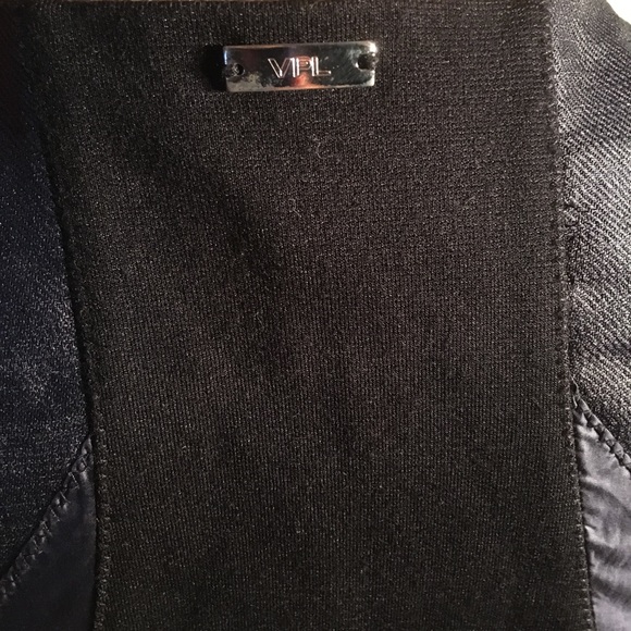 Sleek VPL eye hook vest - Picture 6 of 8